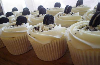 Light & Fluffy Oreo Cupcakes - Cake by prettypetal