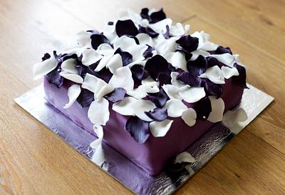 Rose petal - Cake by Alena Slivanská