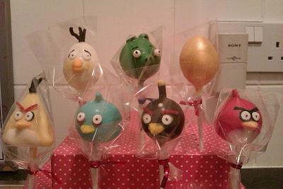 Angry Birds cake pops - Cake by AnnieBakesCakes