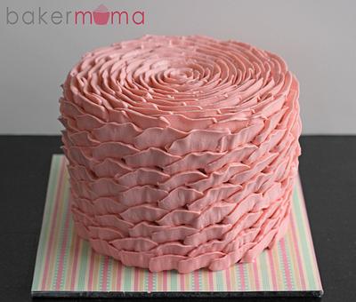 Buttercream rose petals - Cake by Bakermama