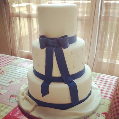 Simple bow cake - Cake by Lynne