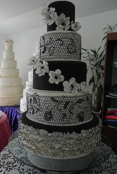 Black and white - Cake by Monica Garzon Hoheb