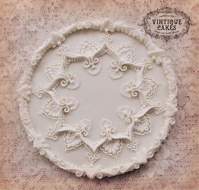 Borella inspired piping - Cake by Vintique Cakes (Anita) 