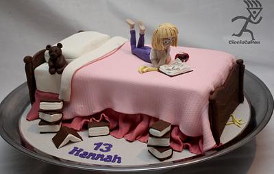 Hannah Reading on the Bed - Cake by Ciccio 