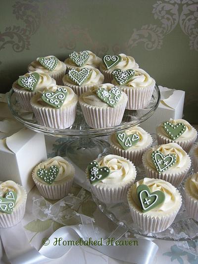 Cupcake wedding favours - Cake by Amanda Earl Cake Design