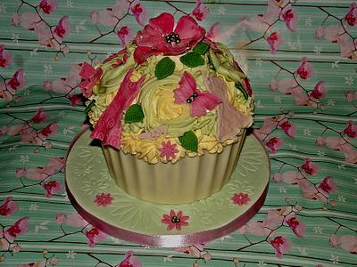 Giant Fashion Cupcake - Cake by Jules