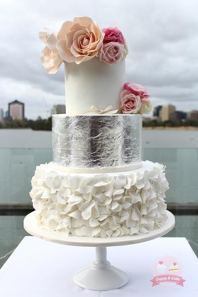 Chic & Ruffle wedding cake - Cake by Cuppy & Cake