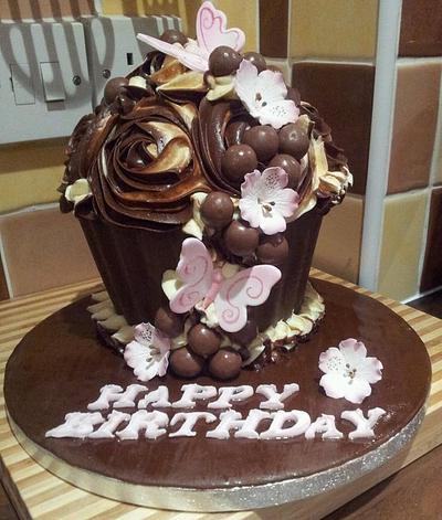 flower giant cupcake - Cake by Lou Lou's Cakes