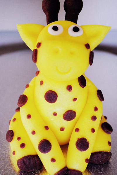 Giraffe figurine - Cake by Amelia's Cakes