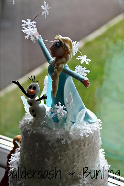 I had to do one at some point! Frozen of course - Cake by Ballderdash & Bunting