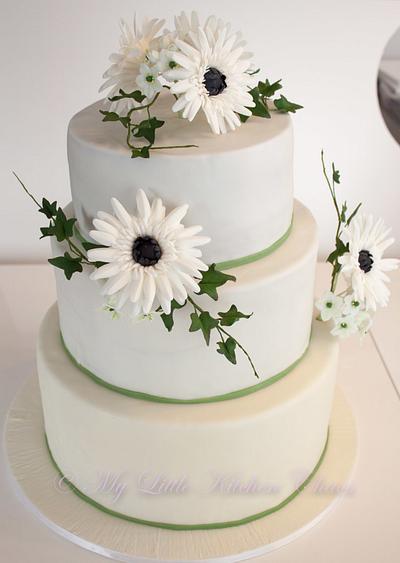 White Gerbera/Daisy Wedding cake - Cake by Birgit / My Little Kitchen Chaos