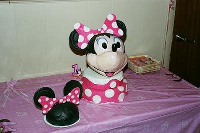 Mini Mouse - Cake by Anna Rapoza