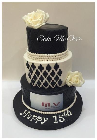 Black n white - Cake by CakeMeOver