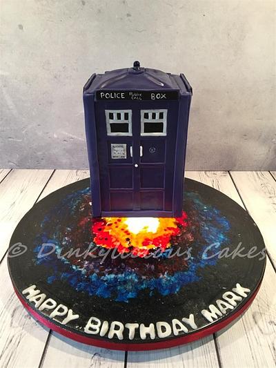 Dr Who's Tardis - Cake by Dinkylicious Cakes