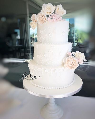 Pearl wedding - Cake by The KU Cakery