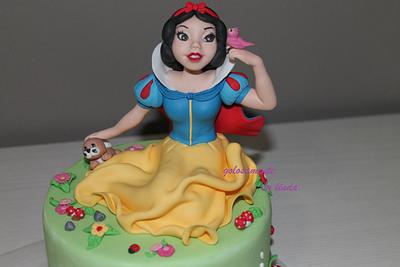 Snow White Cake  - Cake by golosamente by linda