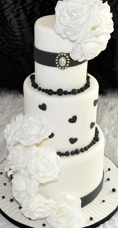 Black and White cake with white roses - Cake by Icing to Slicing