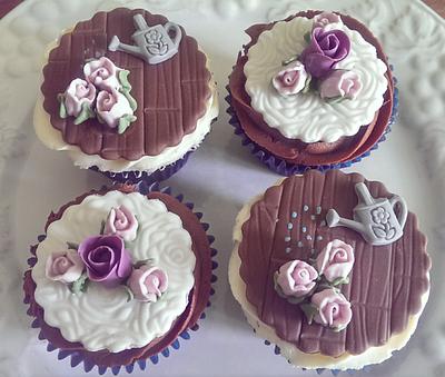 Rose/summer cupcakes - Cake by Tracycakescreations