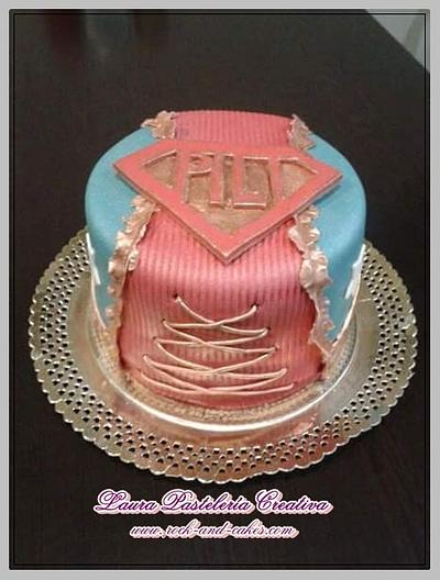 SUPERWOMAN - Cake by rockandcakes