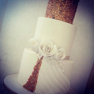 Sequin n sparkle  - Cake by Missyclairescakes