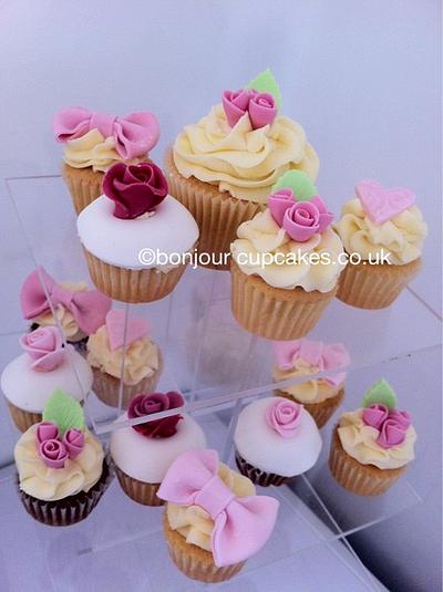 Pretty mini cupcakes - Cake by Emmabonjour