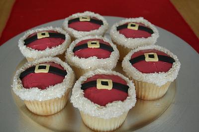 Santa cupcakes - Cake by Lisa Hann 