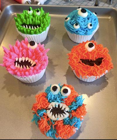 Very Scary & Hairy Monster Cupcakes - Cake by Joliez