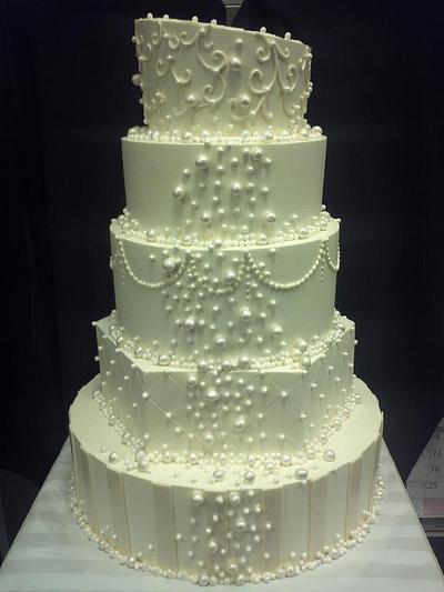 Lots lots of pearls - Cake by Ester Siswadi