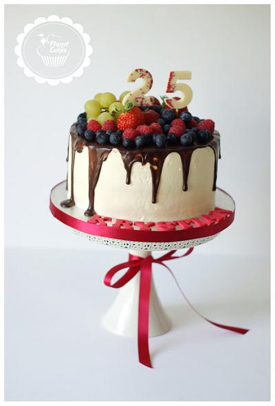 Chocolate Drip & Fruits - Cake by Planet Cakes