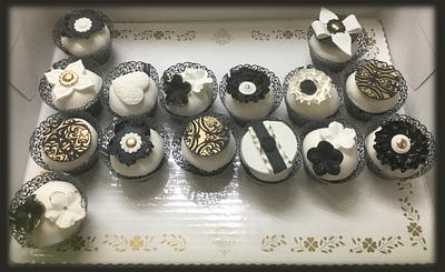 Black ,White & Gold Cupcakes - Cake by MsTreatz