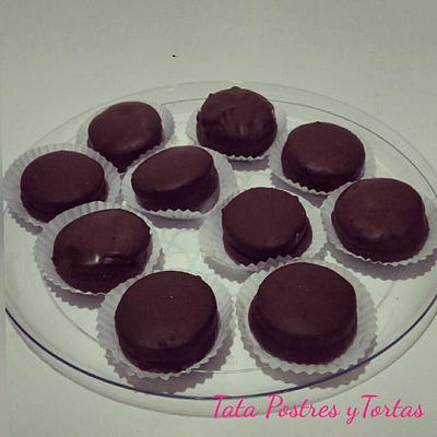 Alfajores de chocolate - Cake by Tata Postres y Tortas