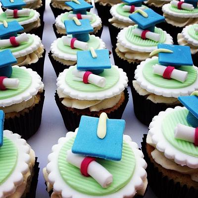 Graduation cupcakes - Cake by funkyfabcakes