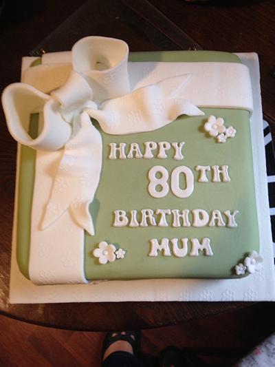 Birthday bow cake - Cake by SoozyCakes