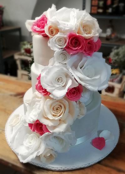 Wedding roses - Cake by Majka Maruška