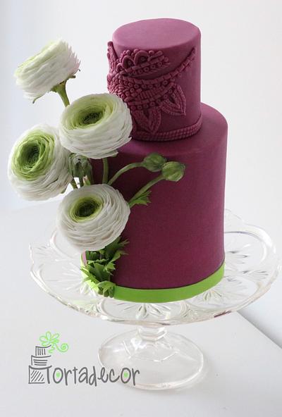 White Ranunculus flower wedding cake - Cake by Agnes Havan-tortadecor.hu