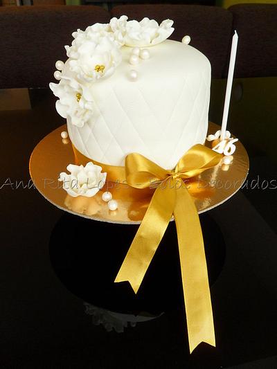 Gold and white - Cake by Ana Rita Lopes - Bolos Decorados