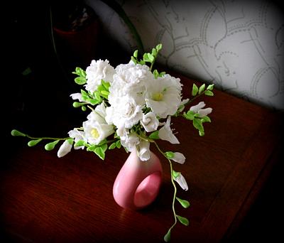 gumpaste flowers - Cake by Jiřina Matějková