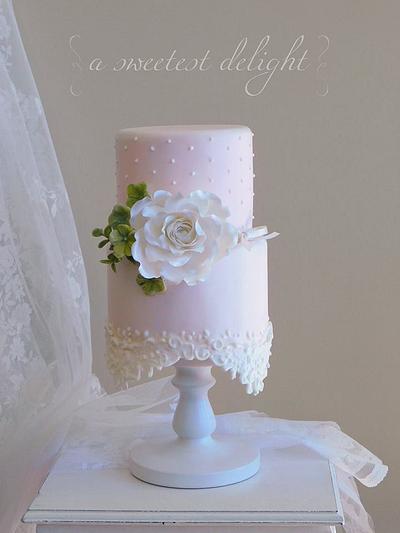 Romantic with a touch of vintage - Cake by Sara