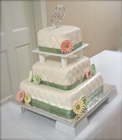 Square quilted wedding cake - Cake by Mimi's Sweet Shoppe Amanda Burgess