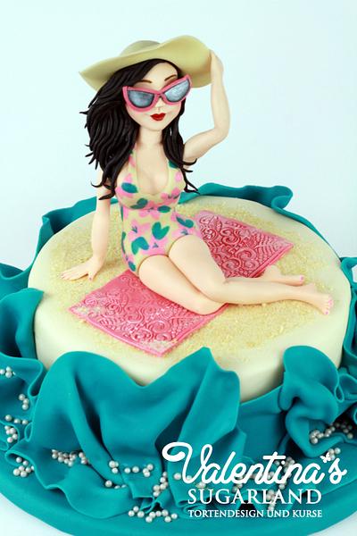 Vintage Pin Up Girl - Cake by Valentina's Sugarland
