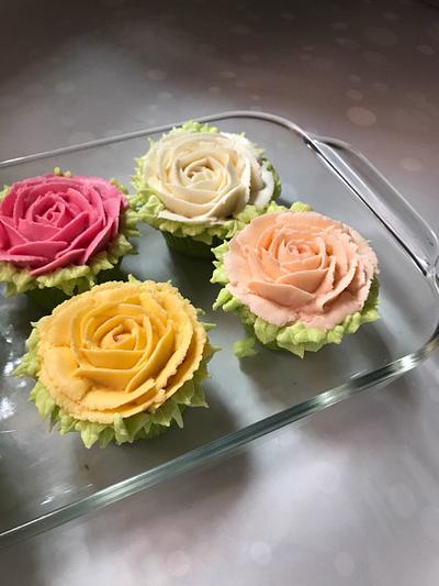 Buttercream flowers  - Cake by Rebecca29