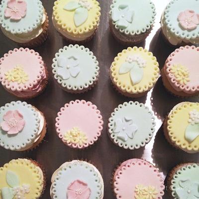 Spring Cupcakes - Cake by Heidi
