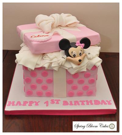 Minnie in a gift box - Cake by Spring Bloom Cakes