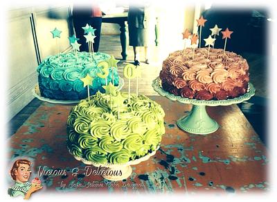 Buttercream roses cakes - Cake by Sara Solimes Party solutions