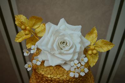 Gumpast white rose - Cake by Sara Mohamed