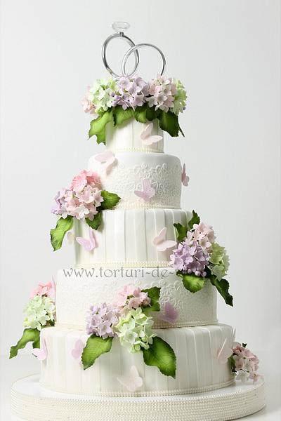 Wedding cake with hydrangeas and lace - Cake by Viorica Dinu