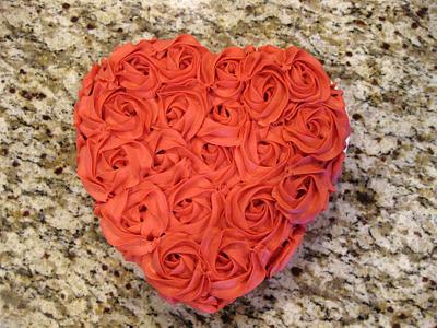 Heart shaped rose cake - Cake by Joanne