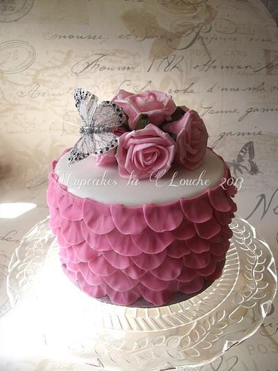 6 inch cake for cupcake tower  - Cake by Cupcakes la louche wedding & novelty cakes