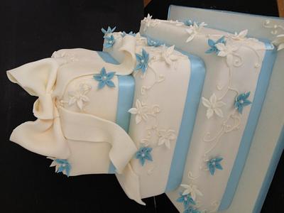 Something blue - Cake by Bubba's cakes 