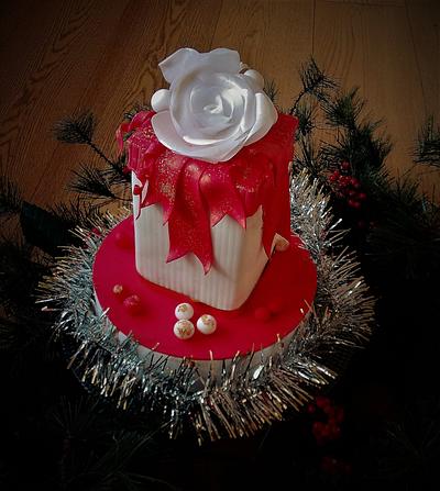 Red and white Christmas cake - Cake by Clara